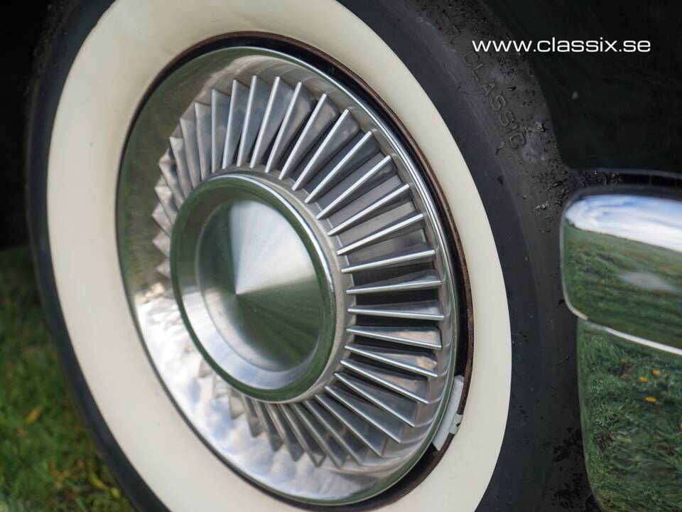 Image 18/24 of Lincoln Continental Mark II (1956)