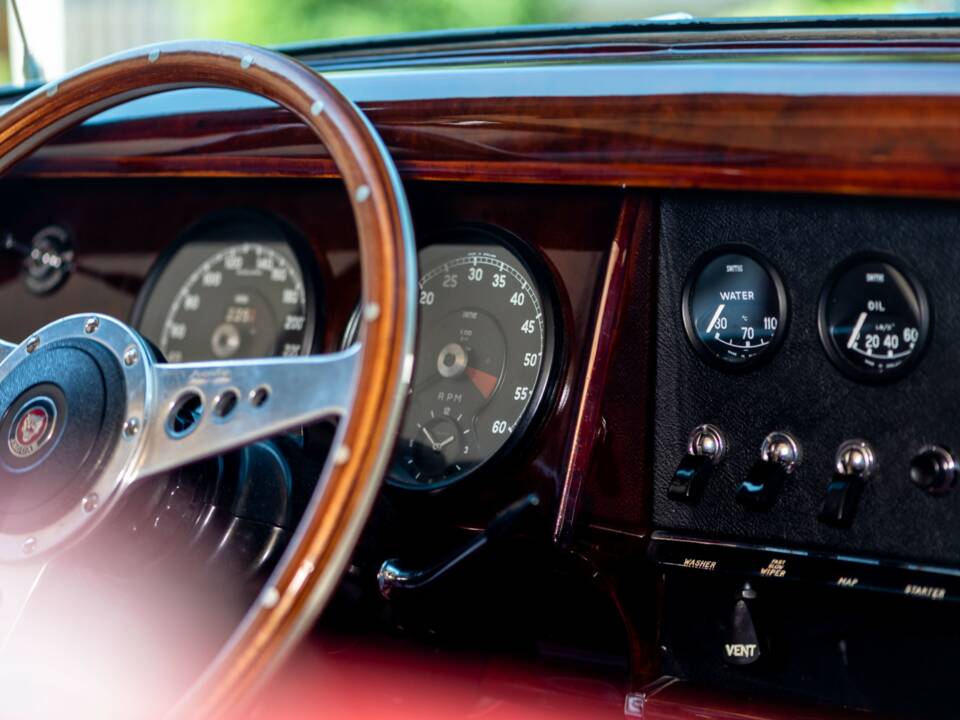 Image 26/50 de Jaguar Mk II 3.8 (1963)
