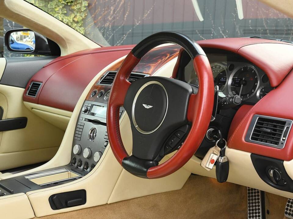 Image 15/26 of Aston Martin DB 9 Volante (2006)