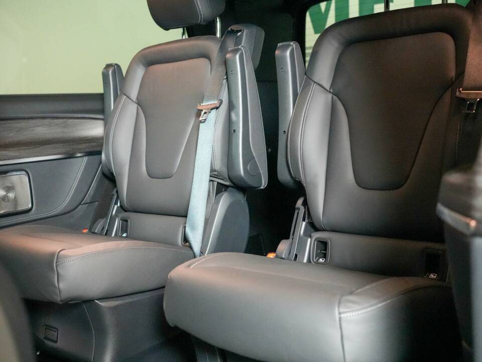 Image 5/50 de Mercedes-Benz V 300 d (2025)