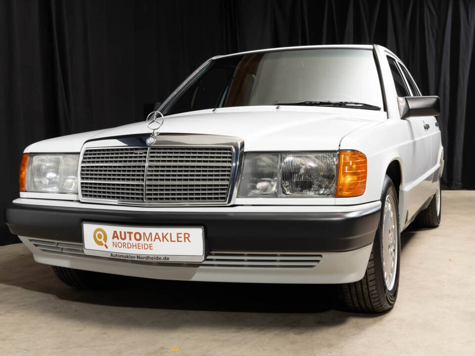 Image 6/78 de Mercedes-Benz 190 E 1.8 (1992)