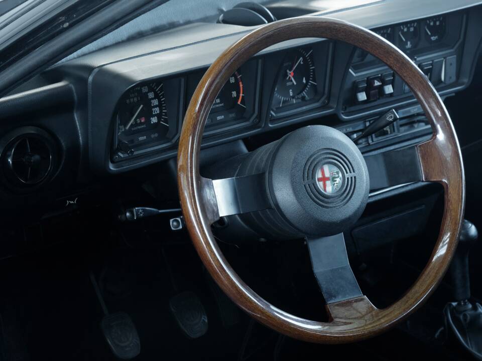 Bild 29/48 von Alfa Romeo GTV 6 2.5 (1981)