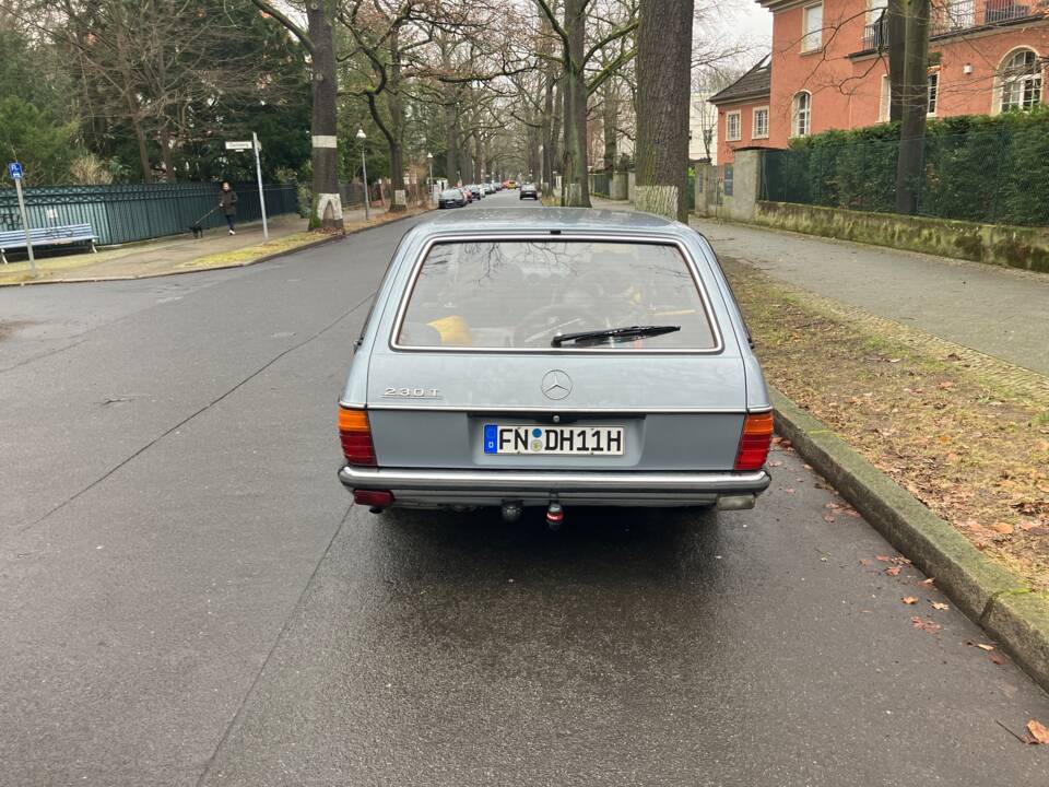 Image 7/13 de Mercedes-Benz 230 T (1980)
