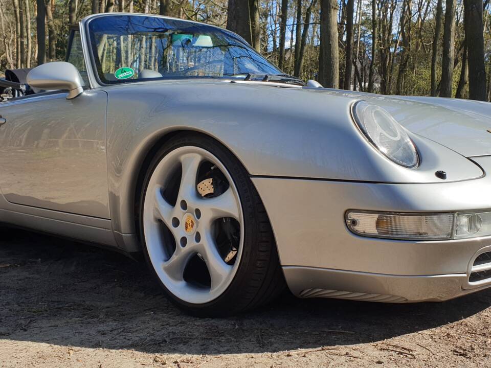Image 22/116 of Porsche 911 Carrera (1997)