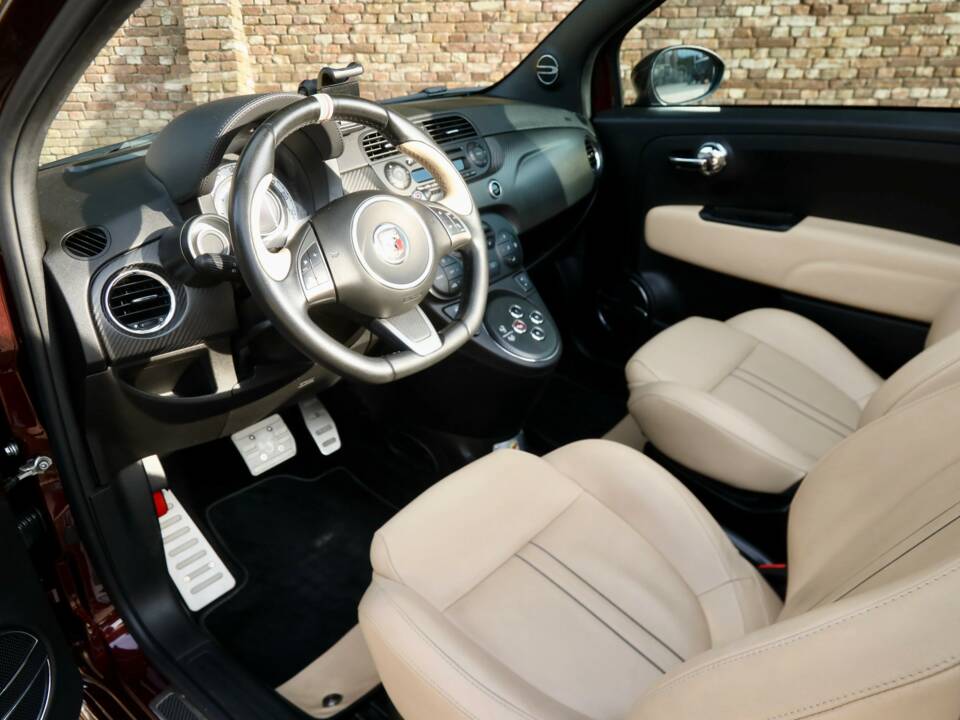 Immagine 37/50 di Abarth 695 &quot;Edizione Maserati&quot; (2013)