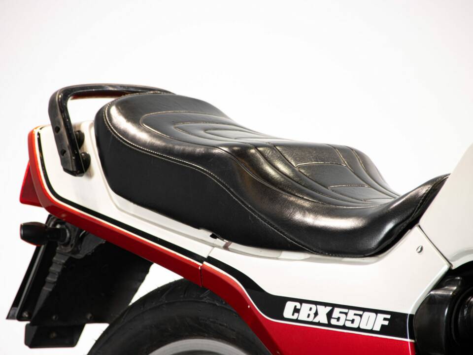 Image 32/50 of Honda CBX 550 F (1982)