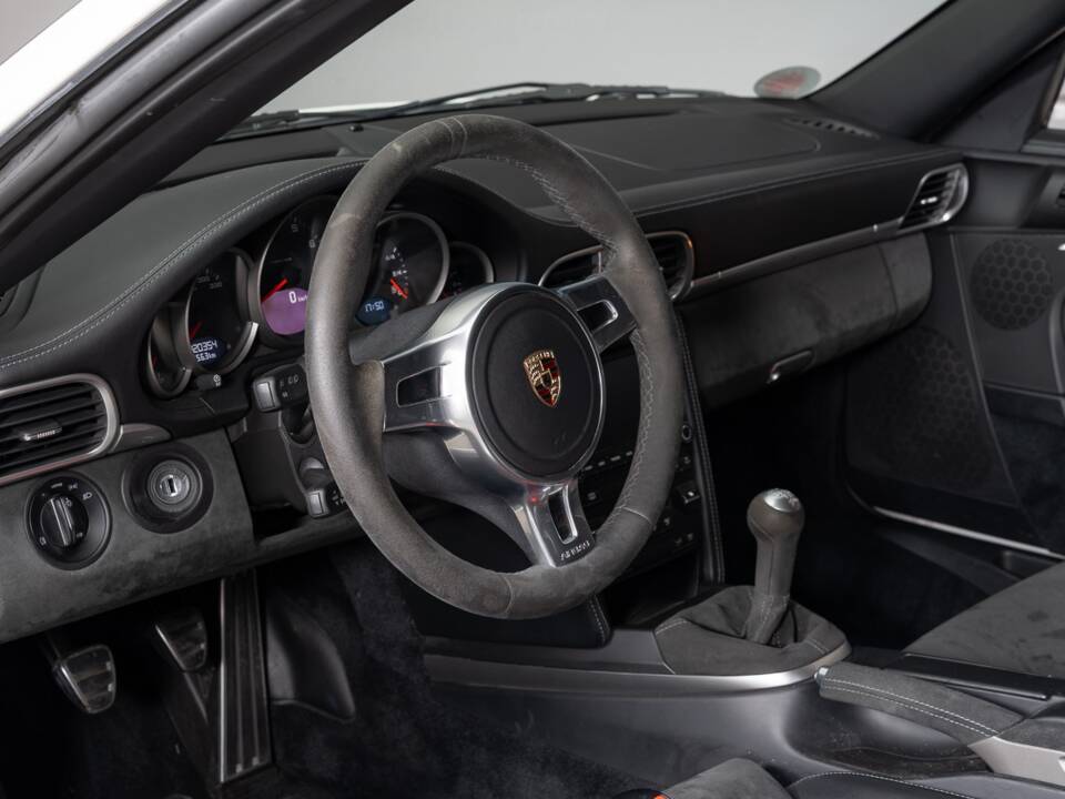 Imagen 25/46 de Porsche 911 Carrera GTS (2011)
