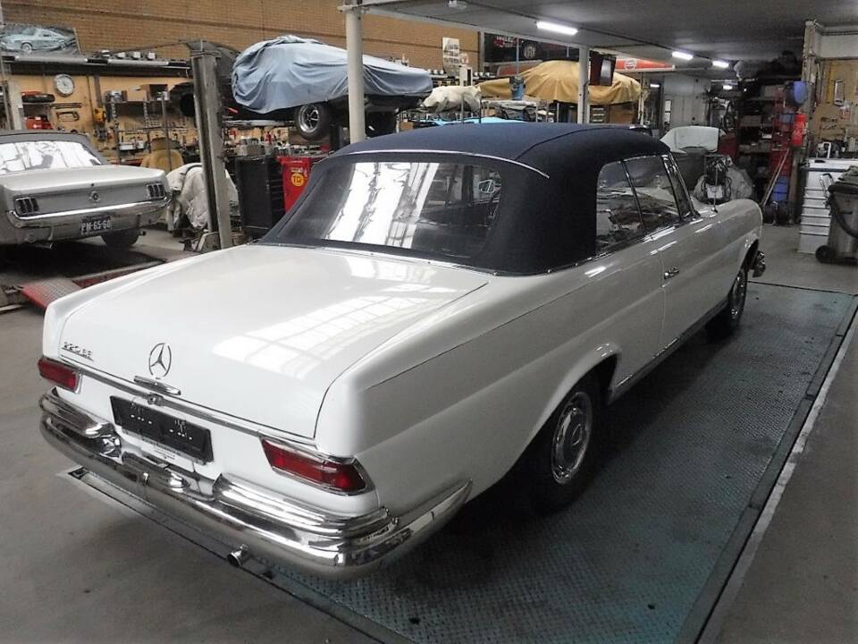 Bild 5/50 von Mercedes-Benz 220 SE b (1963)