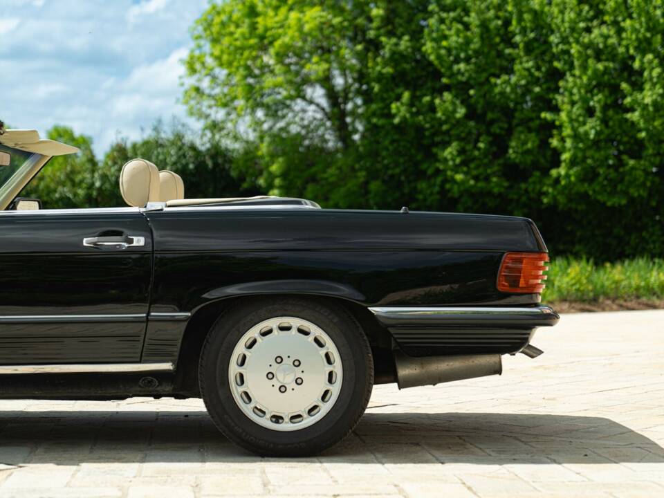 Image 16/50 of Mercedes-Benz 300 SL (1986)