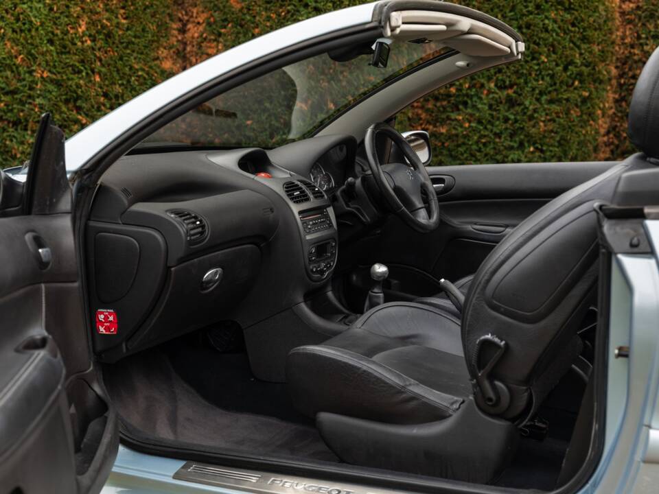 Immagine 30/40 di Peugeot 206 CC 1.6 16V (2003)