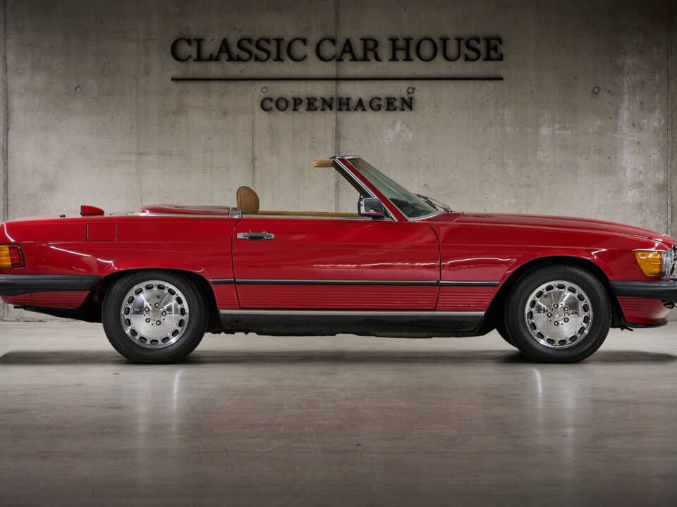 Image 6/89 of Mercedes-Benz 560 SL (1986)