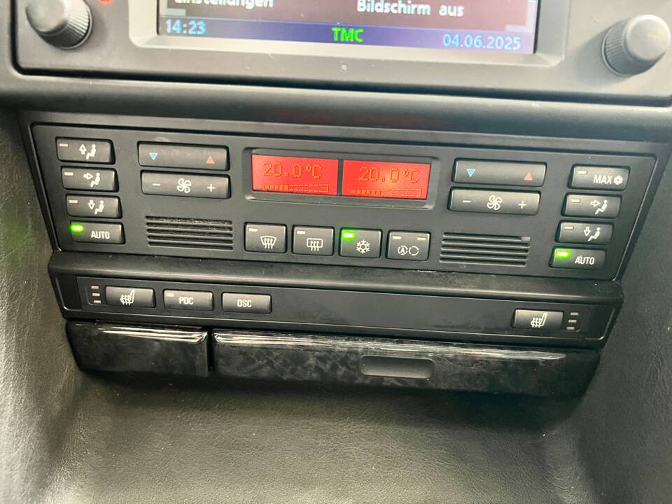 Immagine 15/48 di BMW 740i (2001)