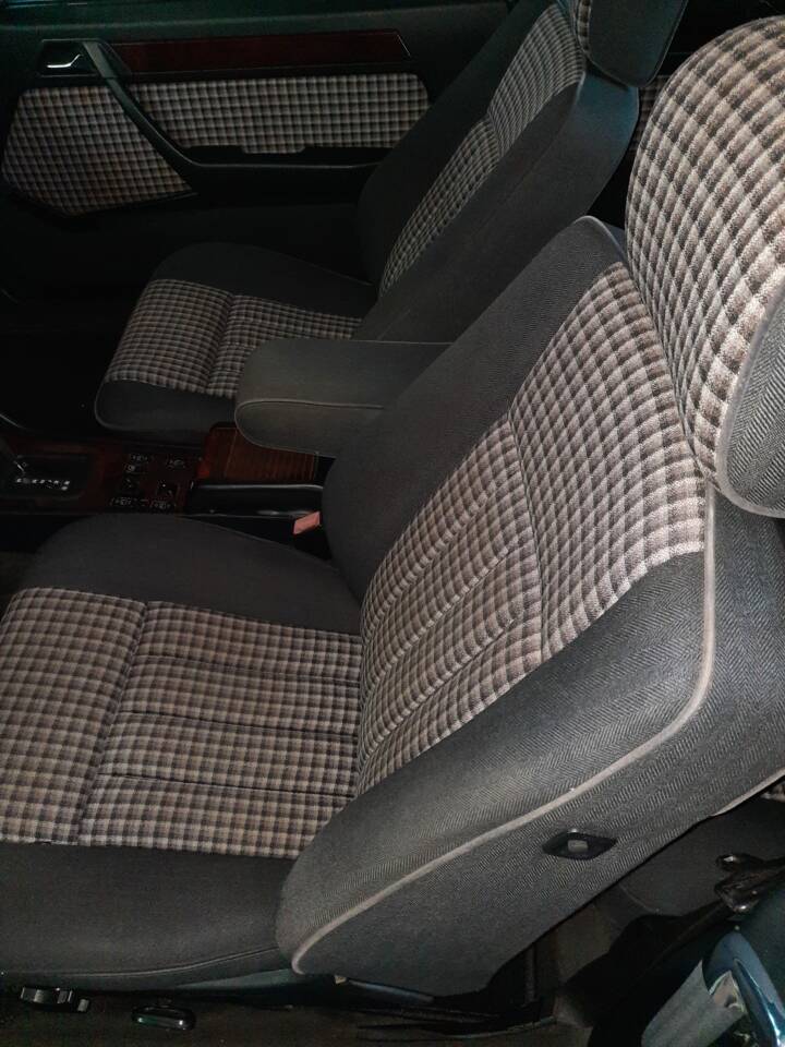 Afbeelding 13/38 van Mercedes-Benz E 200 (1995)