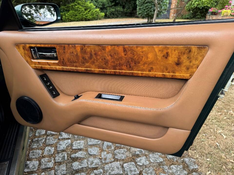 Image 25/30 of Aston Martin V8 Coupé (1996)