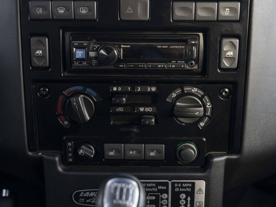 Bild 23/38 von Land Rover Defender 110 (2016)