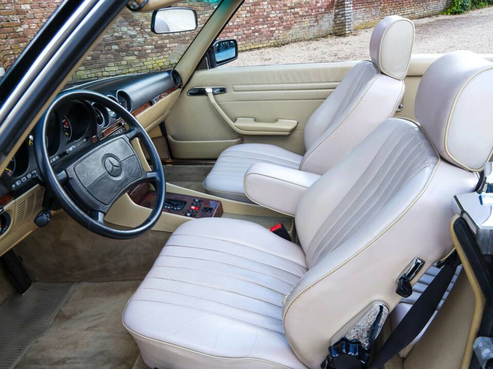 Image 40/50 de Mercedes-Benz 420 SL (1986)