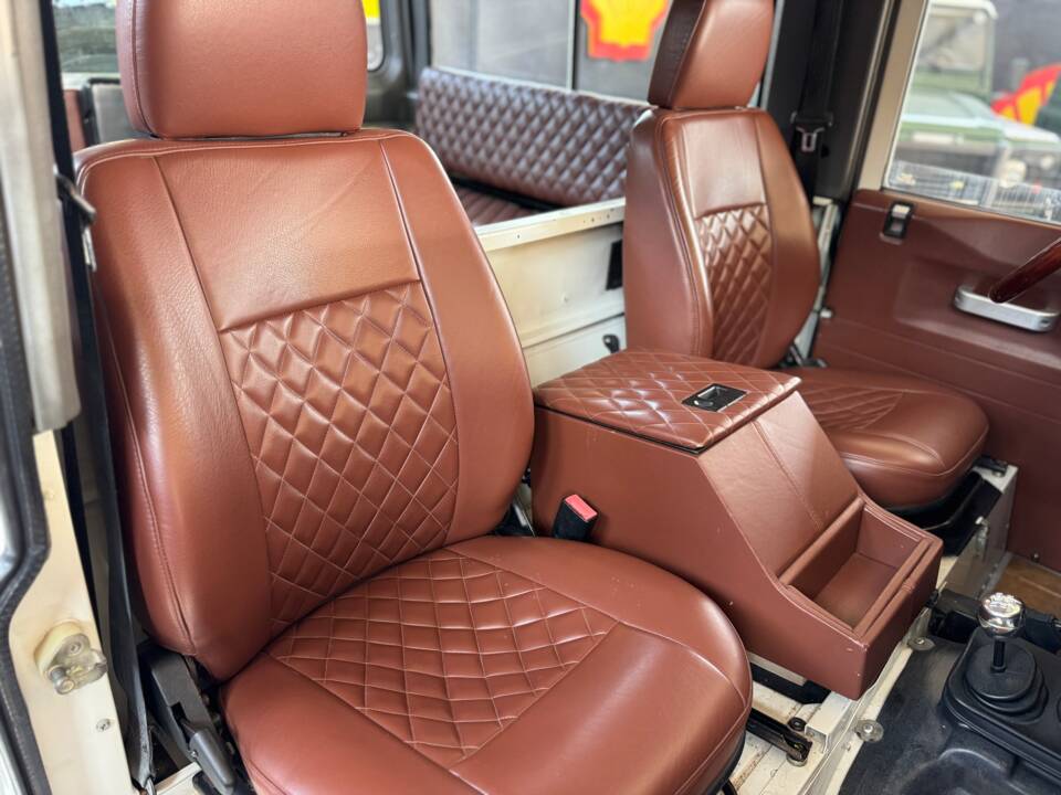 Bild 23/61 von Land Rover Defender 90 Td5 (2000)