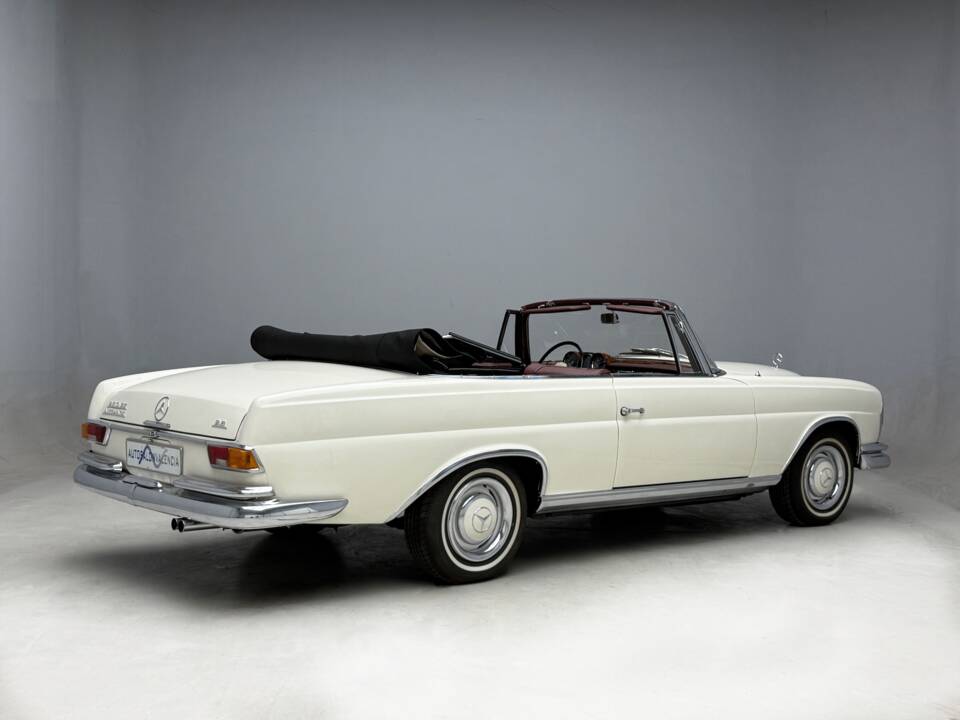 Afbeelding 21/36 van Mercedes-Benz 250 SE (1966)