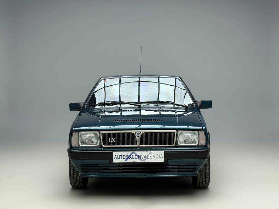 Image 2/30 of Lancia Delta 1.5 LX (1991)