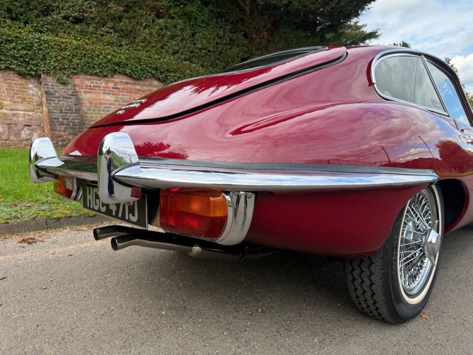 Immagine 26/29 di Jaguar E-Type (1970)