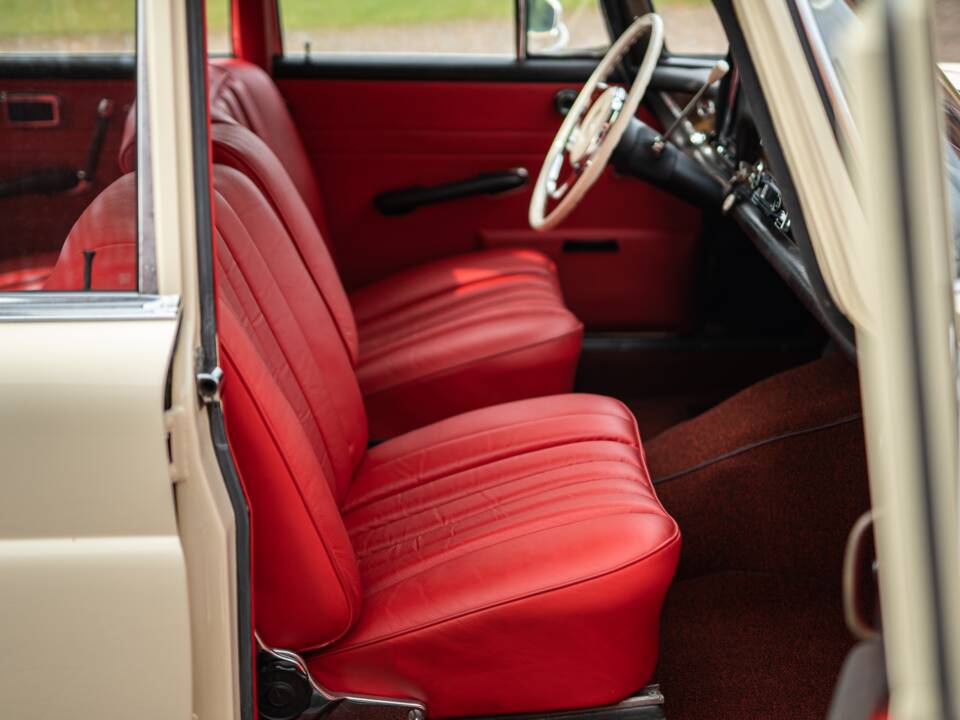 Image 34/42 of Mercedes-Benz 220 SE b (1965)