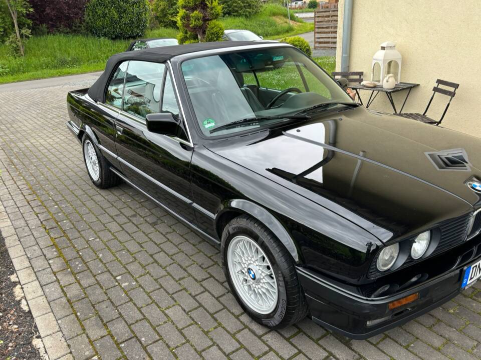 Image 33/40 of BMW 320i (1992)