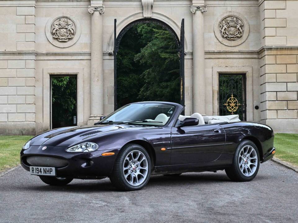 Afbeelding 1/50 van Jaguar XKR (1998)
