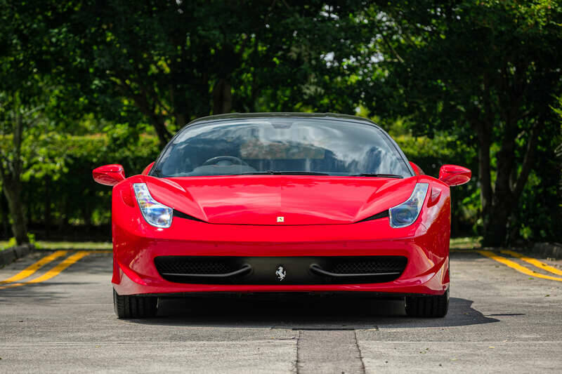 Image 6/50 of Ferrari 458 Italia (2012)