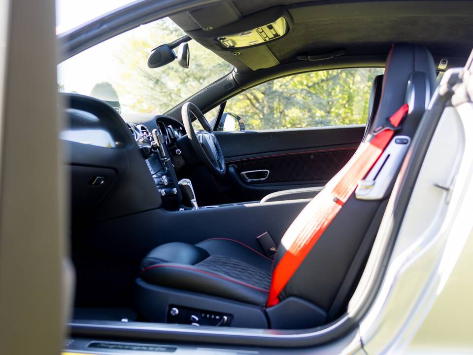 Image 15/46 of Bentley Continental Supersports (2010)