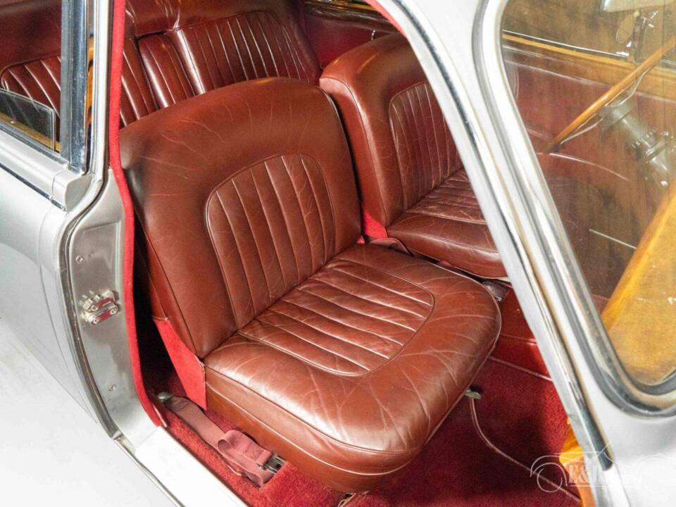 Image 7/19 de Jaguar Mk II 3.8 (1967)
