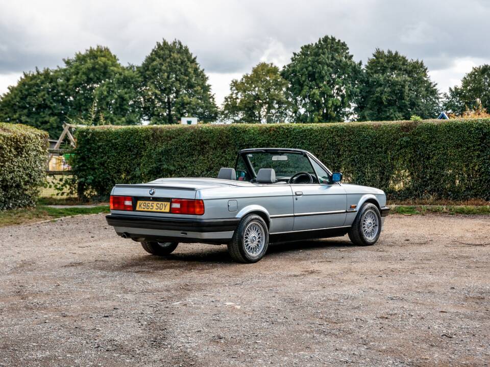 Immagine 7/28 di BMW 318i (1993)