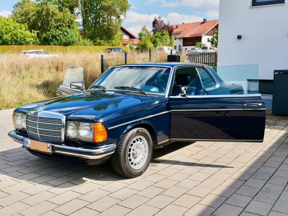 Bild 8/99 von Mercedes-Benz 230 CE (1983)