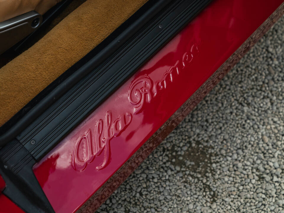 Image 13/45 of Alfa Romeo SZ (1991)