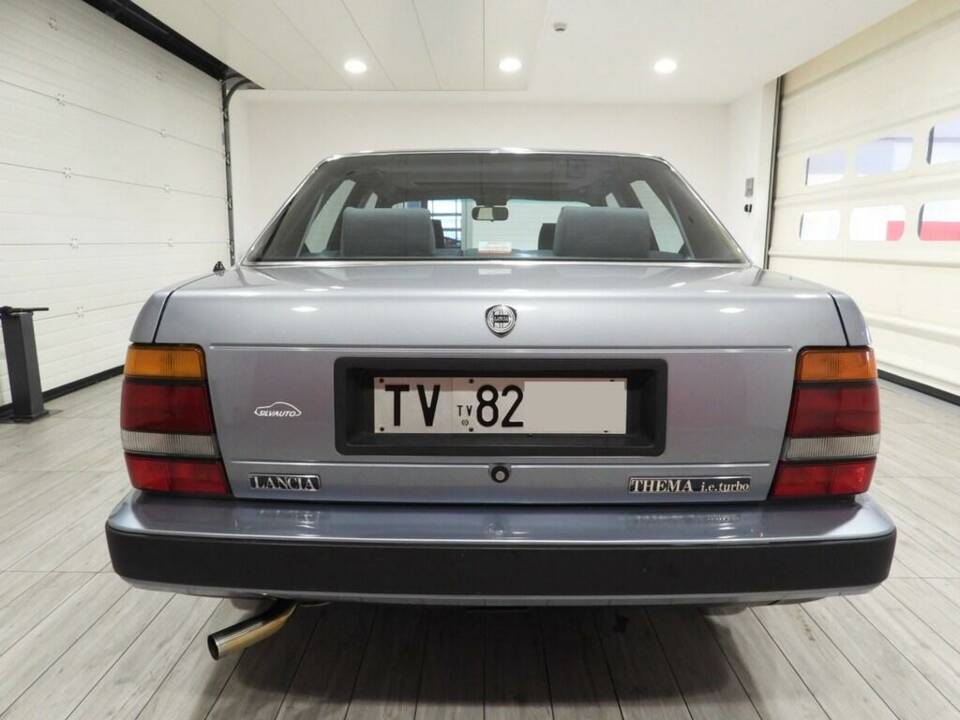 Bild 2/10 von Lancia Thema I.E. Turbo 16V (1989)