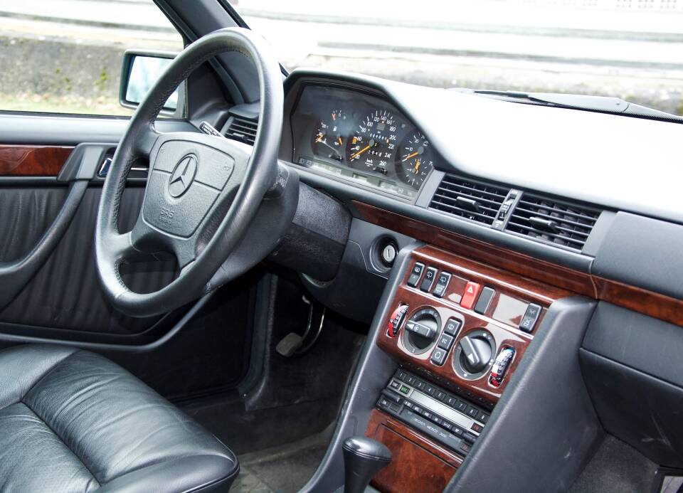 Bild 19/32 von Mercedes-Benz 280 TE (1993)