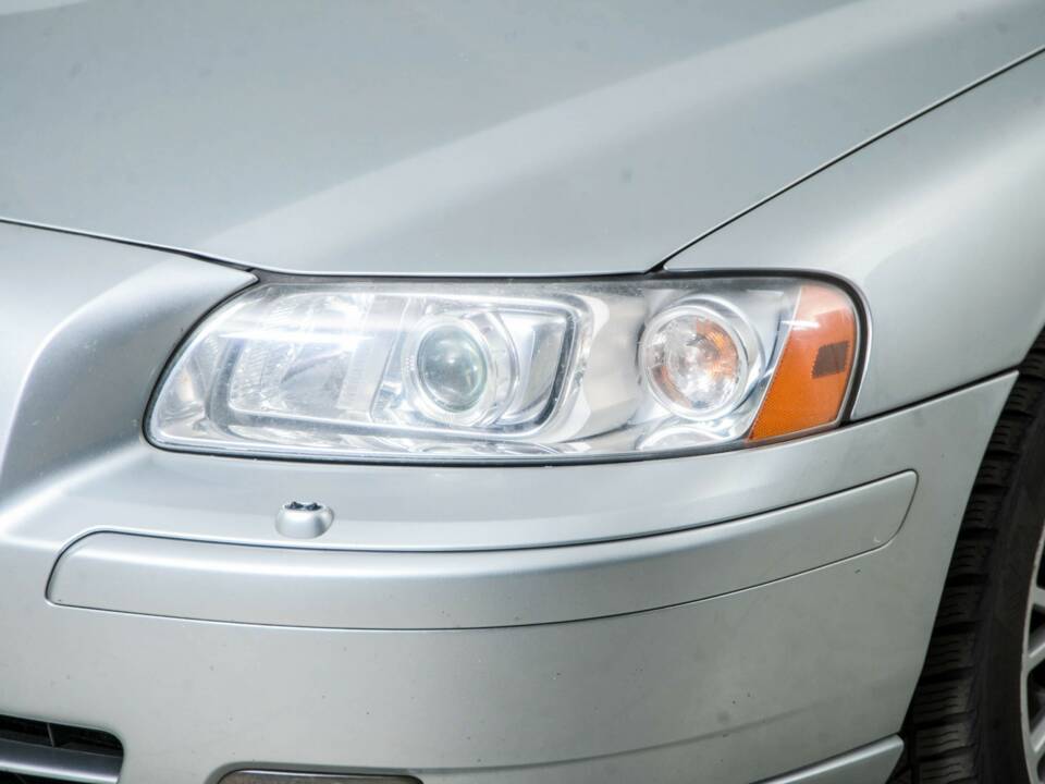 Image 22/36 of Volvo V70 D5 (2008)