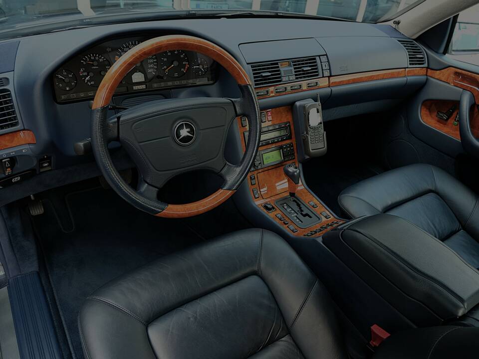 Image 33/70 de Mercedes-Benz CL 500 (1997)