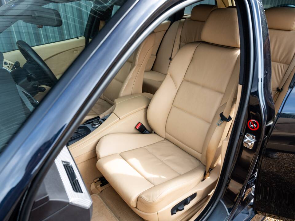 Imagen 37/65 de BMW 545i Touring (2005)