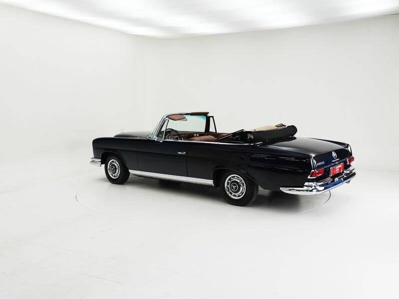 Image 3/15 of Mercedes-Benz 220 SE b (1964)