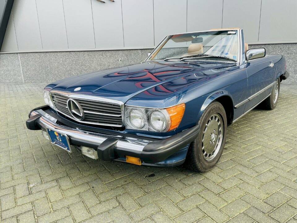 Afbeelding 4/36 van Mercedes-Benz 560 SL (1986)