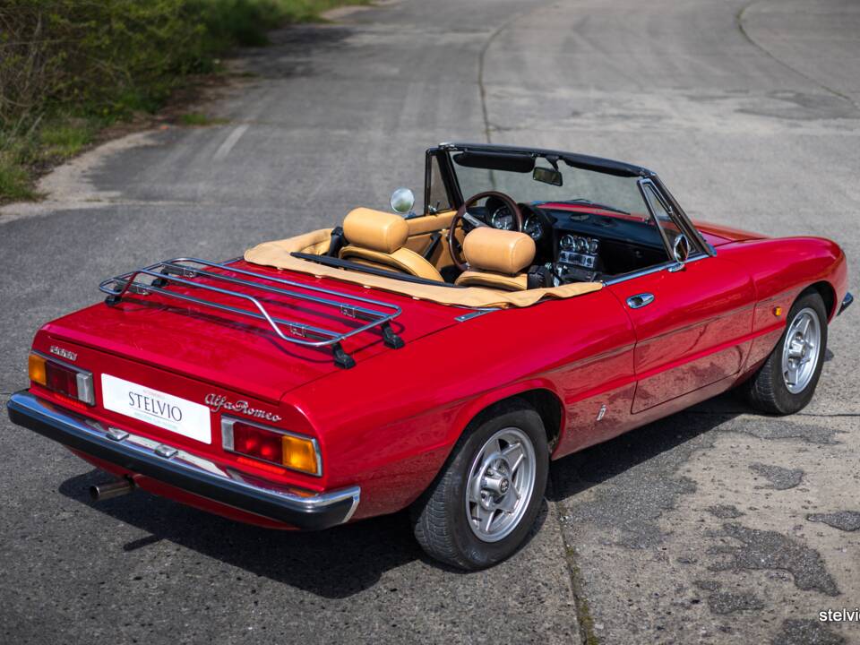 Afbeelding 17/42 van Alfa Romeo 2000 Spider Veloce (1980)