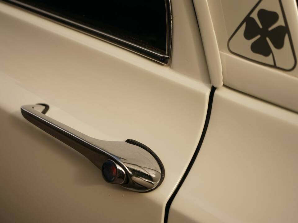 Image 33/100 of Alfa Romeo Giulia Nuova Super 1300 (1977)