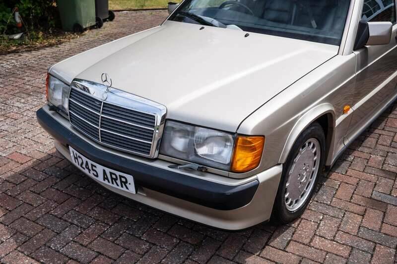 Image 24/50 of Mercedes-Benz 190 E 2.5-16 (1991)