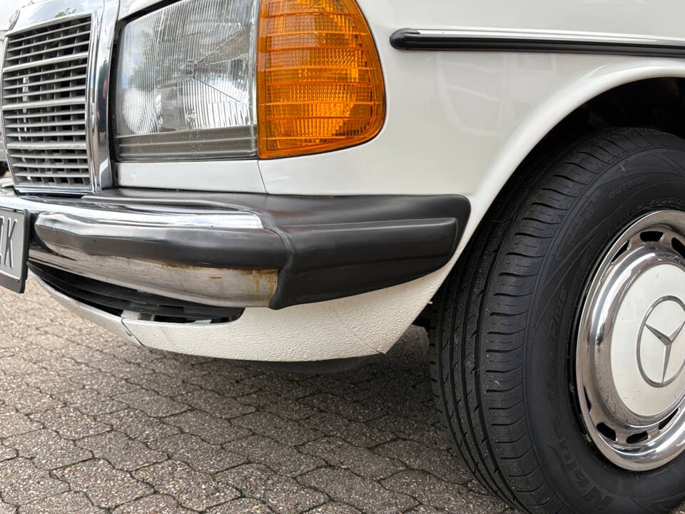 Image 52/66 of Mercedes-Benz 200 T (1984)