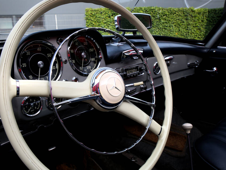 Image 5/9 of Mercedes-Benz 190 SL (1957)