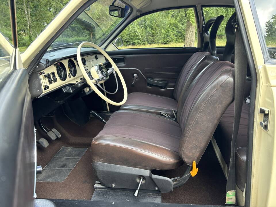 Image 2/15 of Saab 96 V4 (1974)