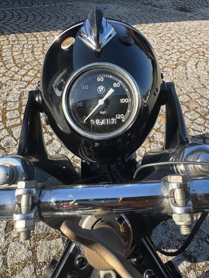 Image 9/19 of BMW R 12 (1941)