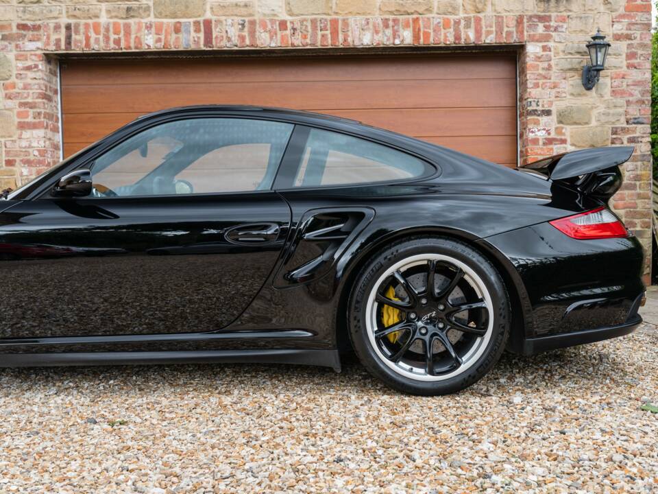 Image 12/47 of Porsche 911 GT2 (2009)
