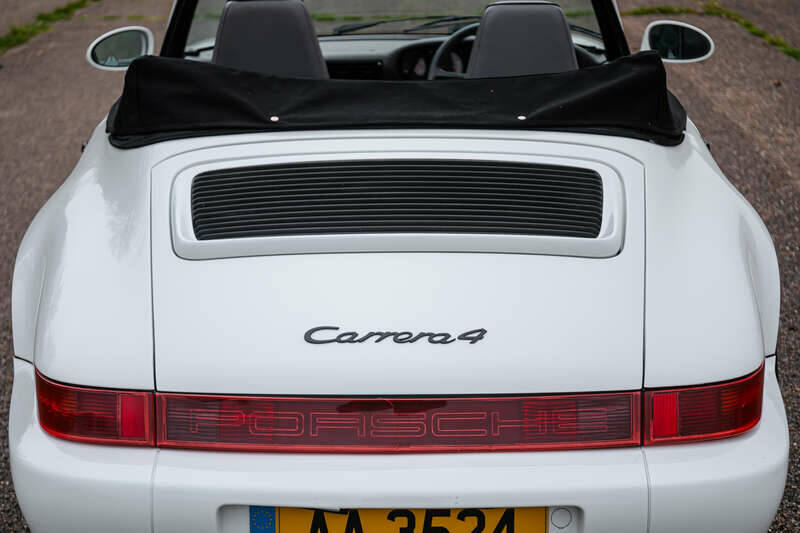 Image 32/38 of Porsche 911 Carrera 4 (1991)