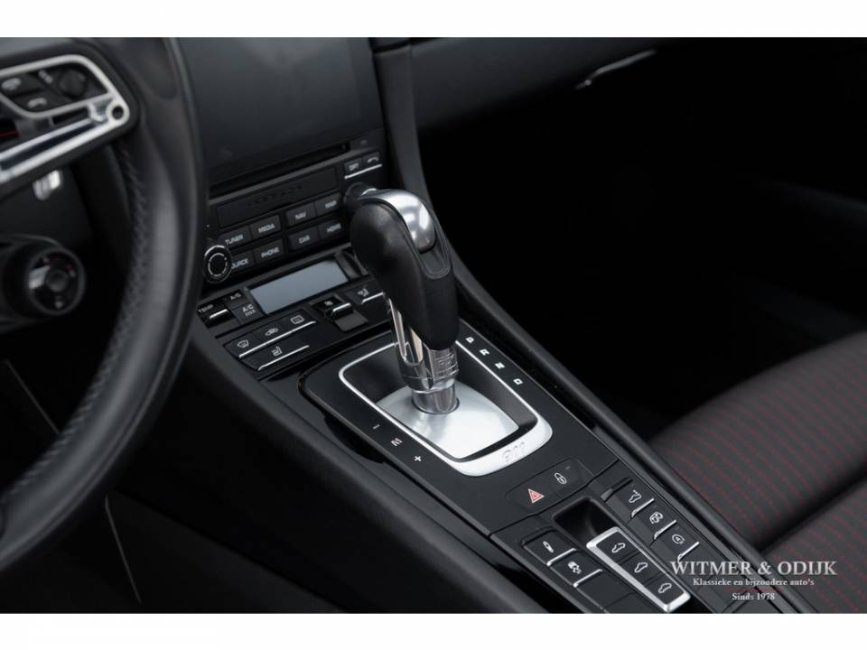 Image 32/47 of Porsche 911 Carrera T (2018)